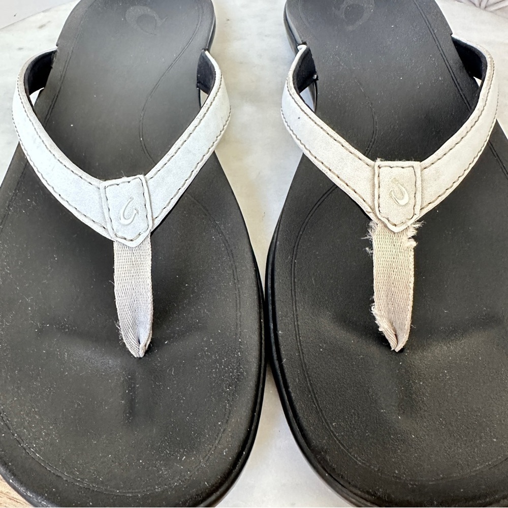 OluKai Ho'opio White/Onyx Strap Flip
Flop Sandals Women's Size 9 - Picture 10 of 11